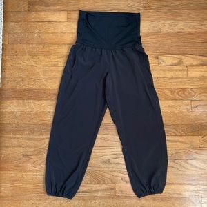 Lululemon cropped joggers